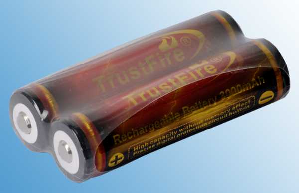 Dampf Shop - Trustfire 18650 3000mah protected rot-schwarz Batterie (Akku)